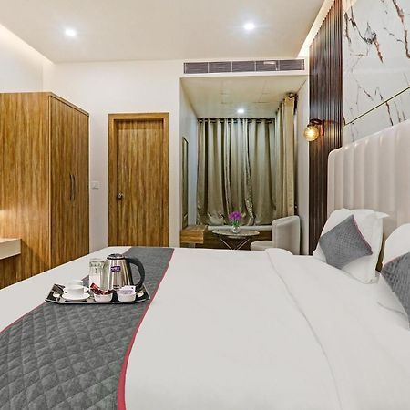 Super Townhouse Hotel Impact Chinhat Экстерьер фото