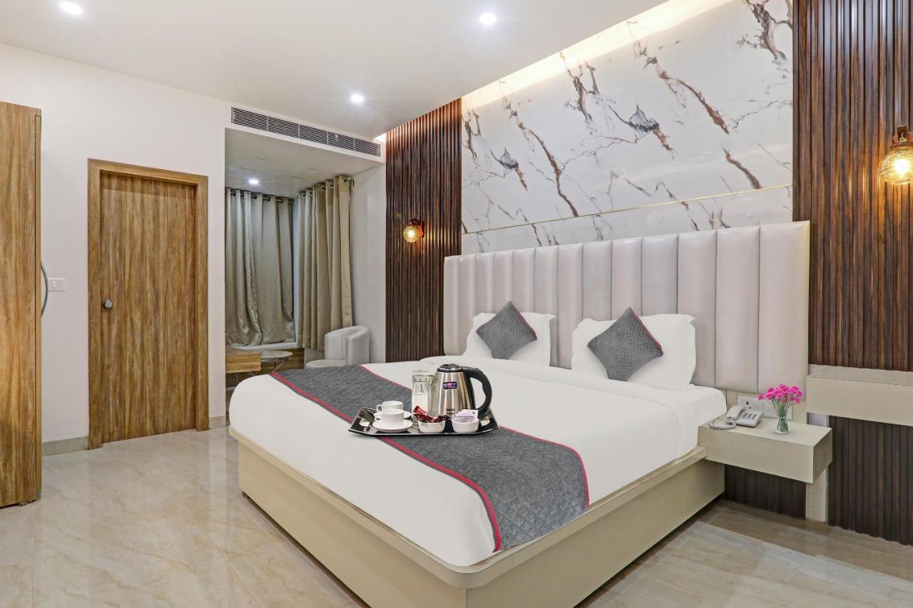 Super Townhouse Hotel Impact Chinhat Экстерьер фото