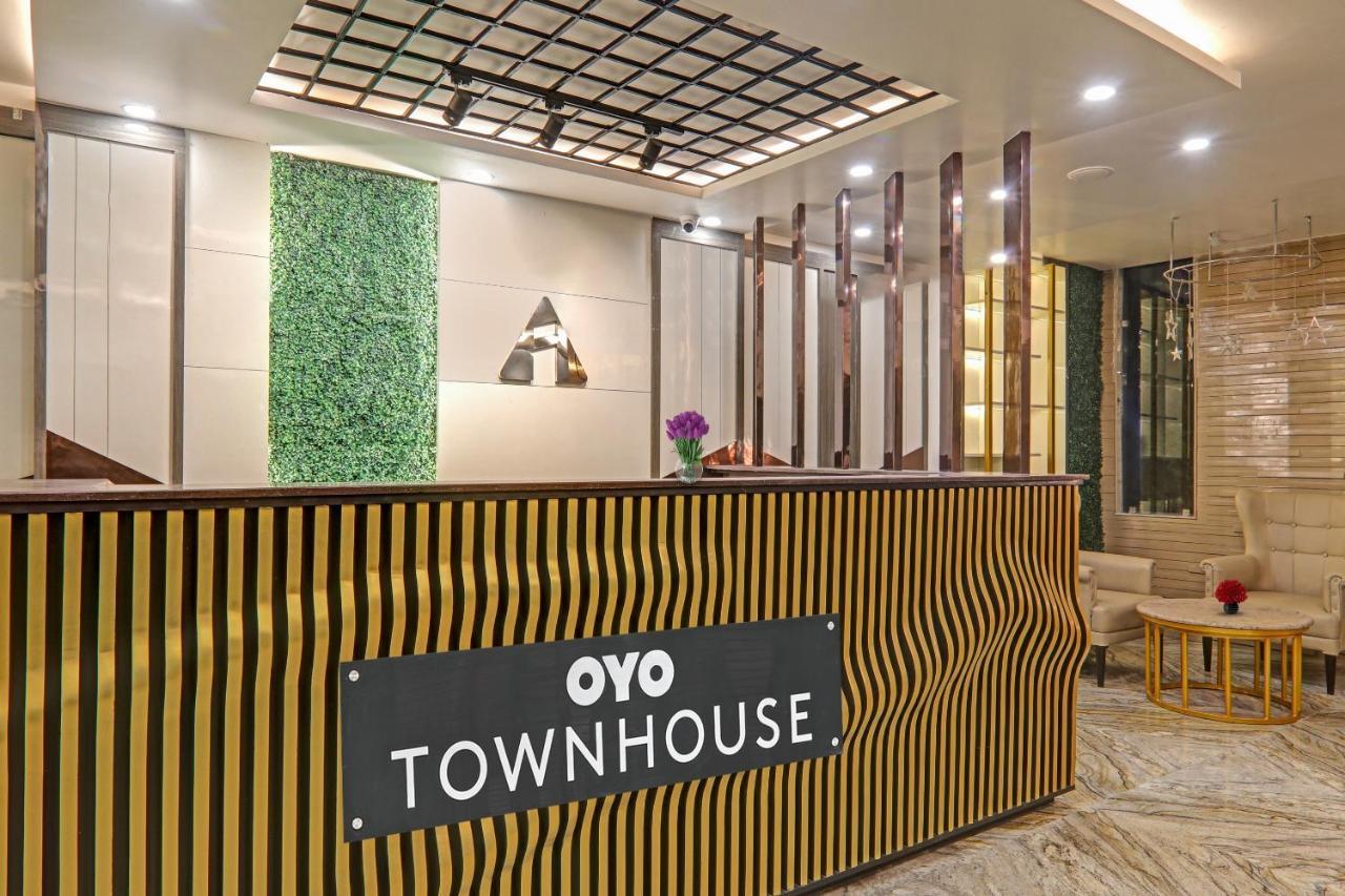 Super Townhouse Hotel Impact Chinhat Экстерьер фото