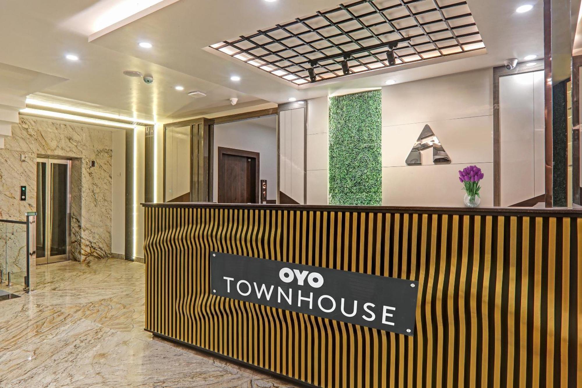 Super Townhouse Hotel Impact Chinhat Экстерьер фото