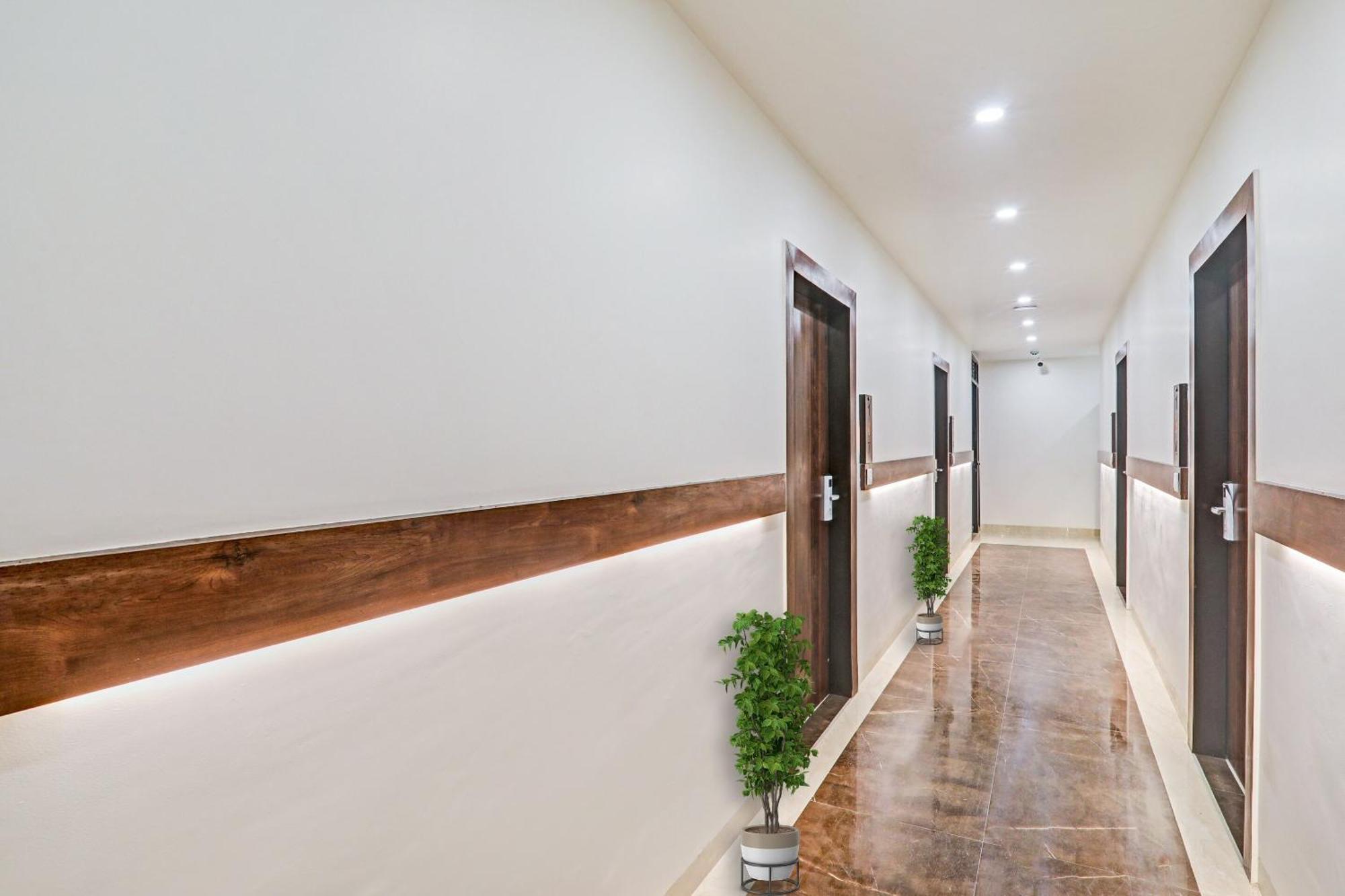 Super Townhouse Hotel Impact Chinhat Экстерьер фото