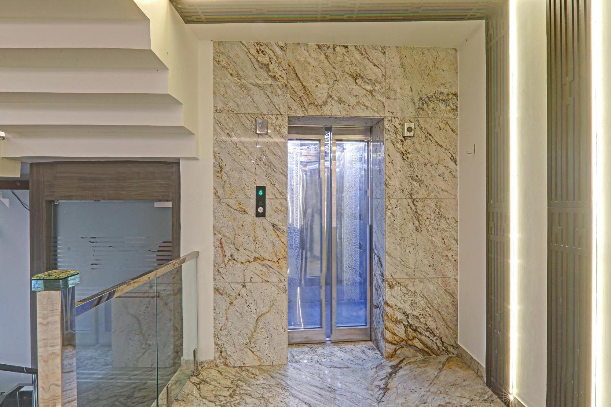 Super Townhouse Hotel Impact Chinhat Экстерьер фото