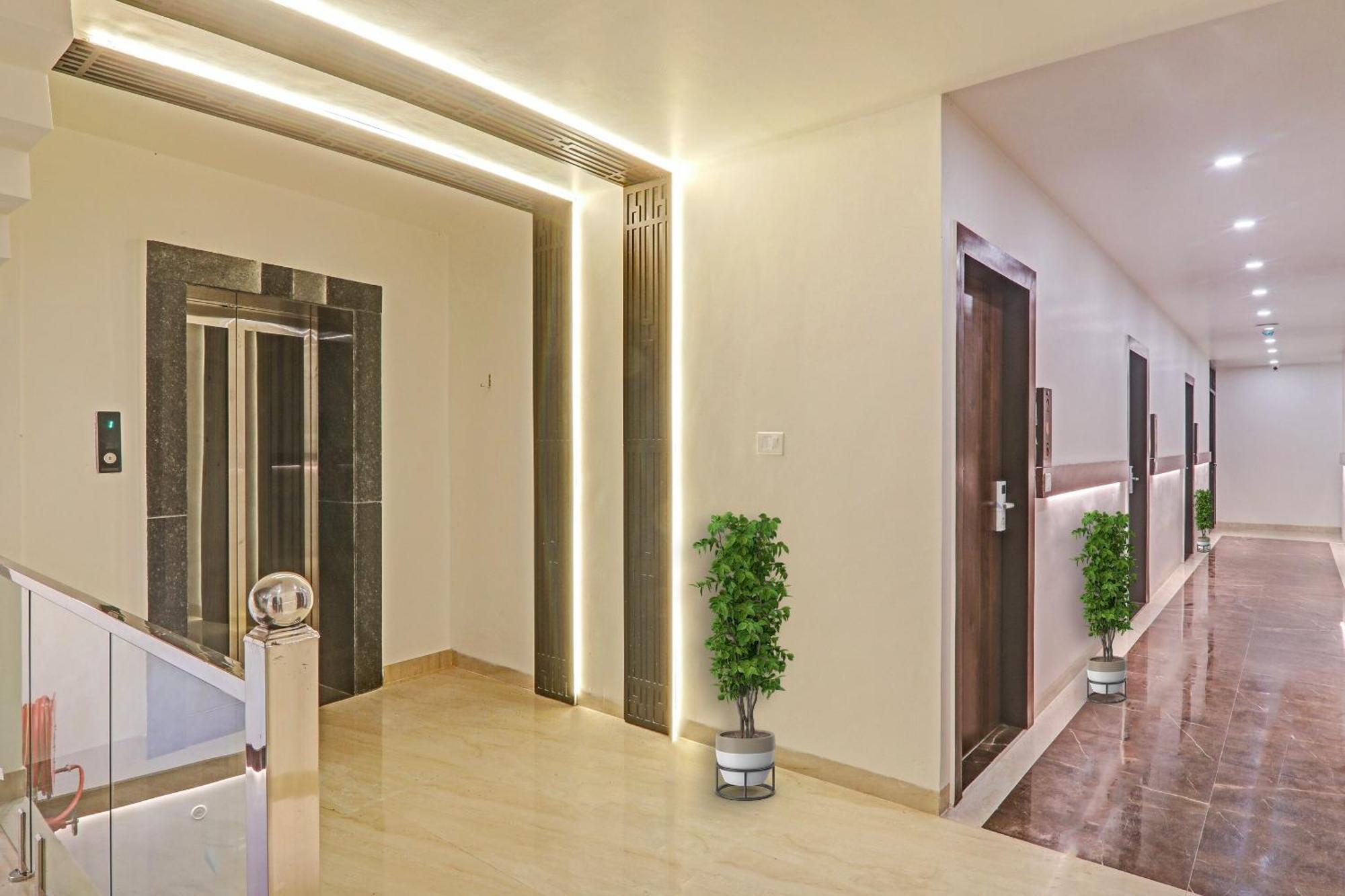 Super Townhouse Hotel Impact Chinhat Экстерьер фото